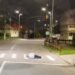 Un bărbat beat a adormit pe trecerea de pietoni