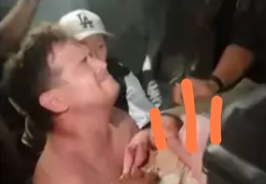 Un bebeluș a fost salvat de sub dărâmături