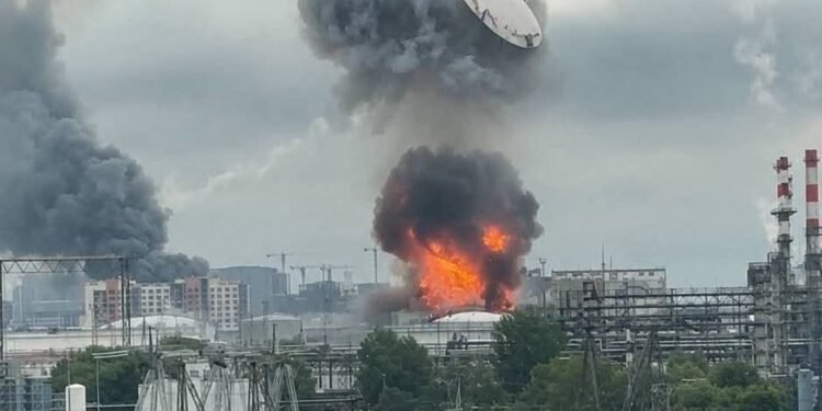 Rafinărie de petrol din Moscova, lovită de drone
