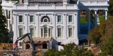 Instanţa nu poate opri construcţia sălii de bal a lui Trump