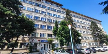 Oferă bani medicilor care vin la Târgu Jiu. Peste salariu!