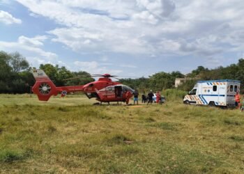 Tractor rămas fără frâne, doi bărbați la spital