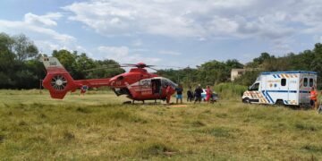 Tractor rămas fără frâne, doi bărbați la spital
