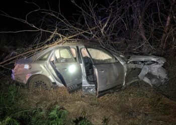 Mașină făcută praf, șofer de 26 de ani la spital