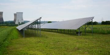 Investiție uriașă în Gorj! Încep lucrările la patru parcuri fotovoltaice pe fostele terenuri ale CE Oltenia
