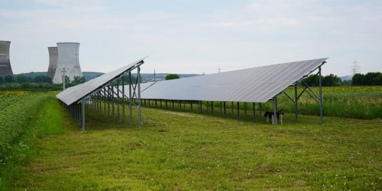 Investiție uriașă în Gorj! Încep lucrările la patru parcuri fotovoltaice pe fostele terenuri ale CE Oltenia