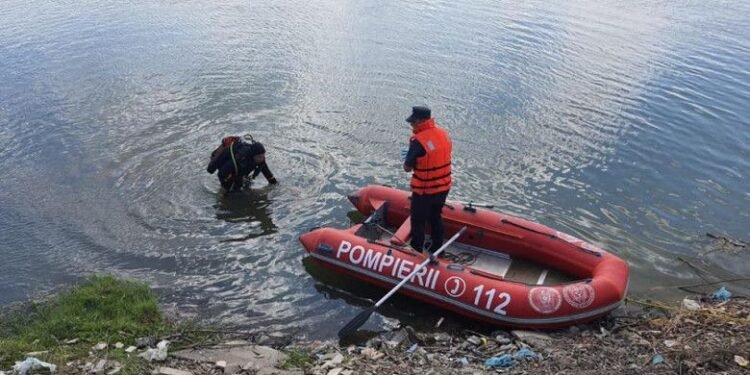 Doi tineri de 19 ani, înecați în râu