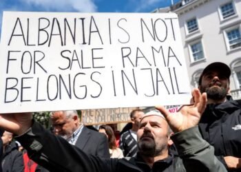 Protestele din Albania au degenerat în violențe