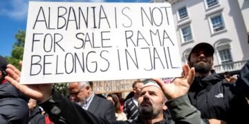 Protestele din Albania au degenerat în violențe