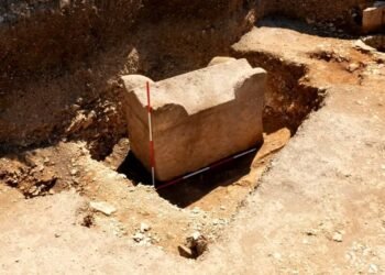 Un sarcofag roman intact, găsit după 1.500 de ani