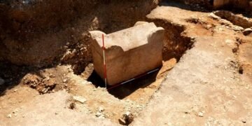 Un sarcofag roman intact, găsit după 1.500 de ani