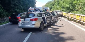 Șofer intrat pe contrasens, patru oameni la spital