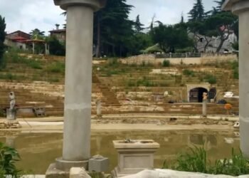 Un italian a construit un „teatru antic” fals și a cerut până la 40 de euro pentru a fi vizitat