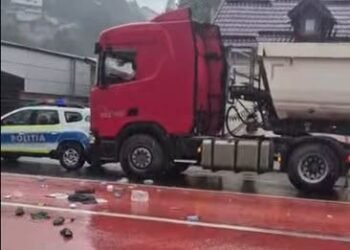 A acroșat autospeciala Poliției