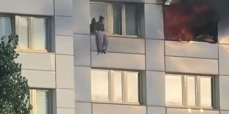 Scara pompierilor era prea scurtă, așa că a sărit. Continuarea te va lăsa fără cuvinte!