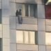 Scara pompierilor era prea scurtă, așa că a sărit. Continuarea te va lăsa fără cuvinte!