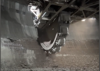 excavator noaptea