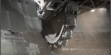 excavator noaptea