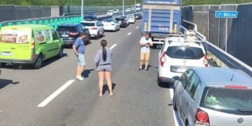 Mașină lovită de autotren pe drumul expres