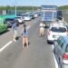 Mașină lovită de autotren pe drumul expres