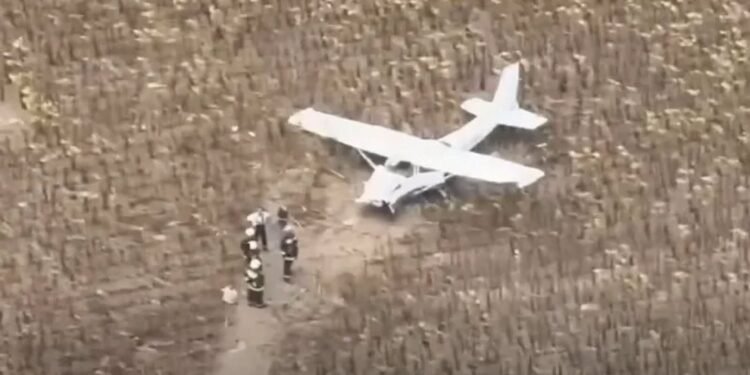 Alertă în Ungaria: Un tânăr a furat un avion și a zburat spre centrala nucleară de la Paks