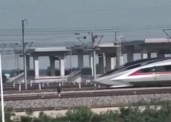 China a testat un vehicul feroviar experimental maglev care a atins 800 km/h în 5,3 secunde