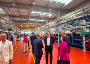 Muncitori chemați din concediu pentru „întâlnirea” cu ministrul. Acuzații de campanie la uzinele de armament