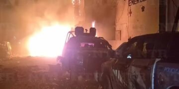 Mașină-capcană, explozie în fața secției de Poliție