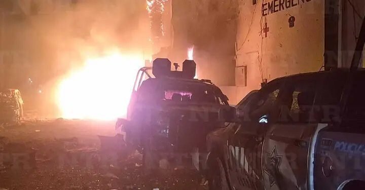 Mașină-capcană, explozie în fața secției de Poliție