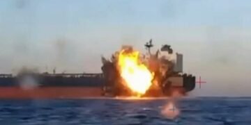 Petrolier distrus în Strâmtoarea Ormuz