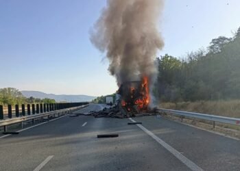 I-a luat foc remorca de la camion