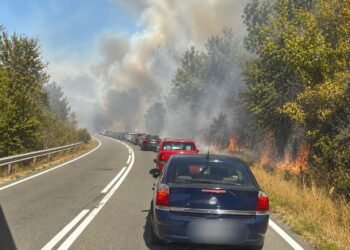 DN 67, blocat de fum! Zeci de mașini, prinse în coloană
