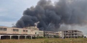 Incendiu puternic la un depozit de hârtie. RO-ALERT pentru populație