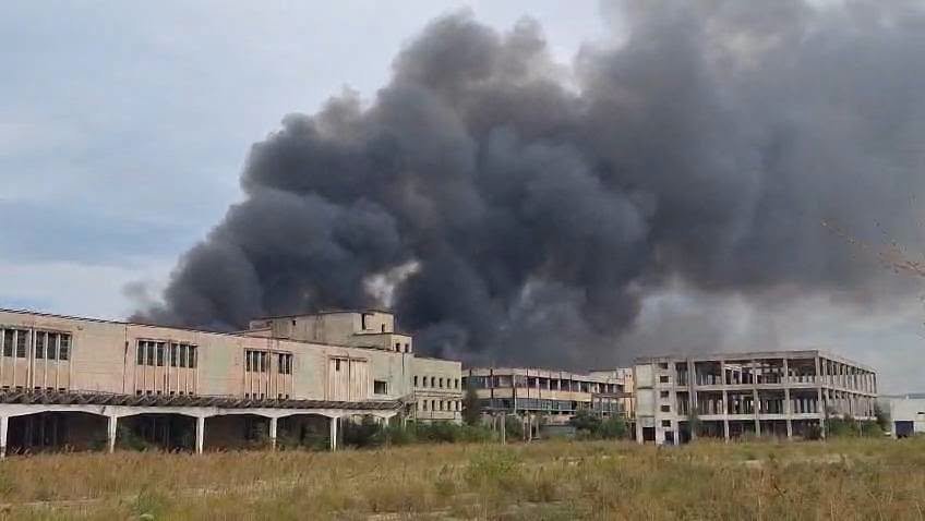 Incendiu puternic la un depozit de hârtie. RO-ALERT pentru populație