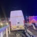 Două persoane rănite, una scoasă din mașină de pompieri