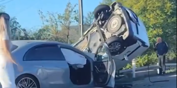Impact între două mașini, la Bălești. Un tânăr a murit!