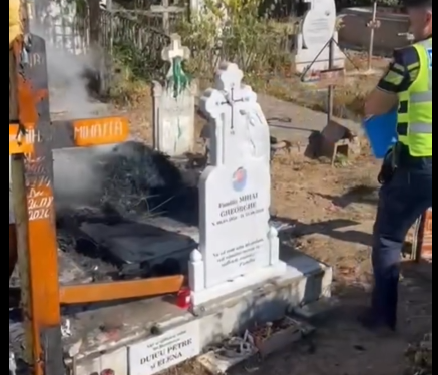 Incendiu într-un cimitir din Tismana. Doi polițiști au intervenit înainte ca focul să se extindă