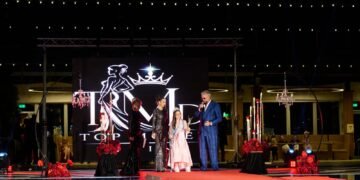 De la copilul purtat în spate la podiumul de modă. Povestea Adinei Maria, fetița din Gorj care a făcut pași după pași cu ajutorul unor oameni care au crezut în ea