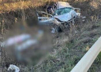 Tragedie în Gorj, în toiul nopții. Un tânăr de 20 de ani a murit după ce s-a izbit cu mașina de un parapet