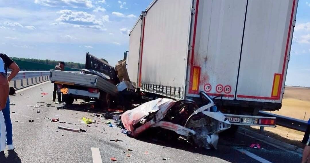 Trei oameni au murit într-un accident cumplit