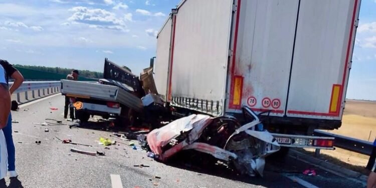 Trei oameni au murit într-un accident cumplit
