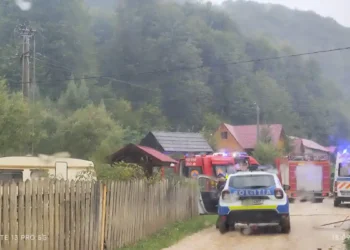 Trei oameni au murit electrocutați după ce schela a atins firele de înaltă tensiune