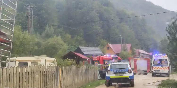 Trei oameni au murit electrocutați după ce schela a atins firele de înaltă tensiune