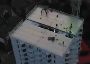 Bloc construit de chinezi în doar 5 zile