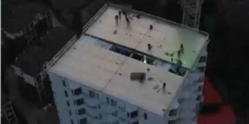 Bloc construit de chinezi în doar 5 zile