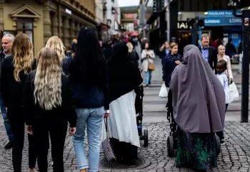 Suedia le dă bani migranților să plece definitiv