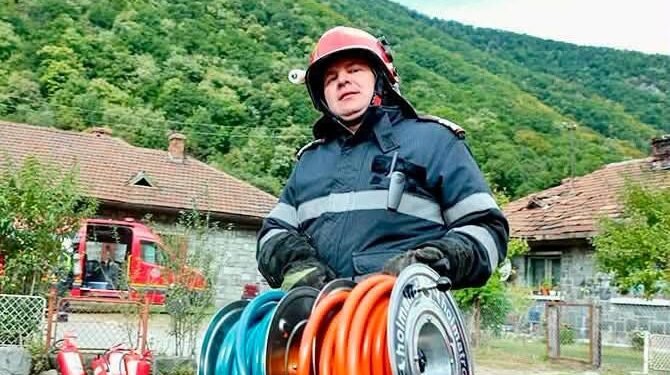 Un pompier din Gorj, aflat în lupta vieții într-un spital din Grecia. Are 47 de ani și doi copii acasă