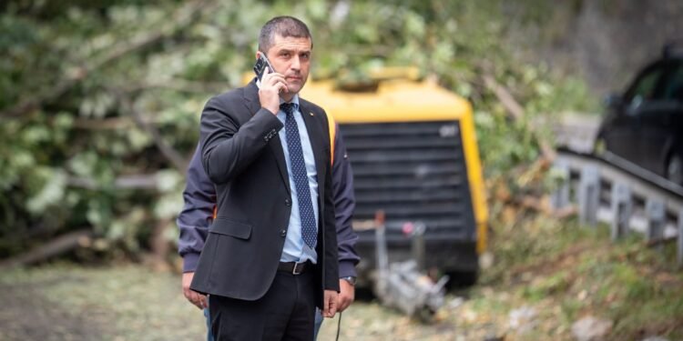 Radu Miruță, blocat în trafic: „Nu este normal”. Șefii CNAIR, chemați să rezolve problema