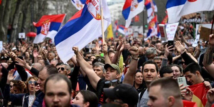 Mii de persoane au participat în Serbia la înmormântarea lui Ratko Mladić, fost comandant sârb bosniac condamnat pentru crime de război