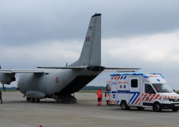 Un român a fost transferat în Belgia cu avionul militar. Minerul de la CEO încă așteaptă la Craiova